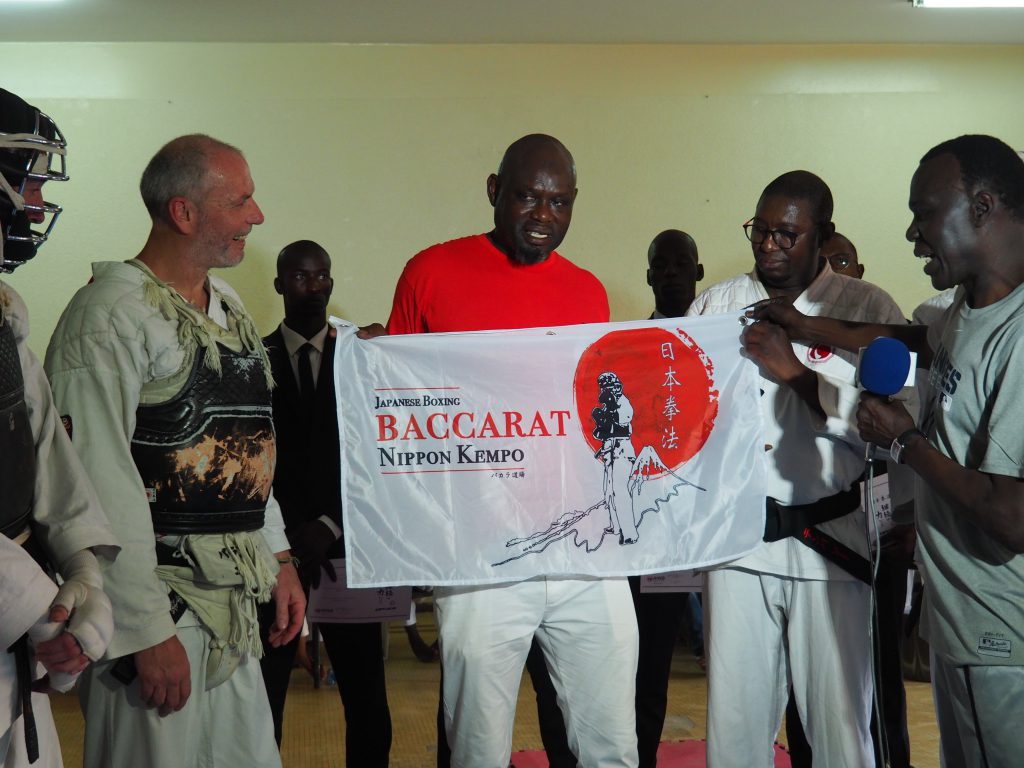 Remise du Drapeau de Nippon Kempo Baccarat au Sénégal