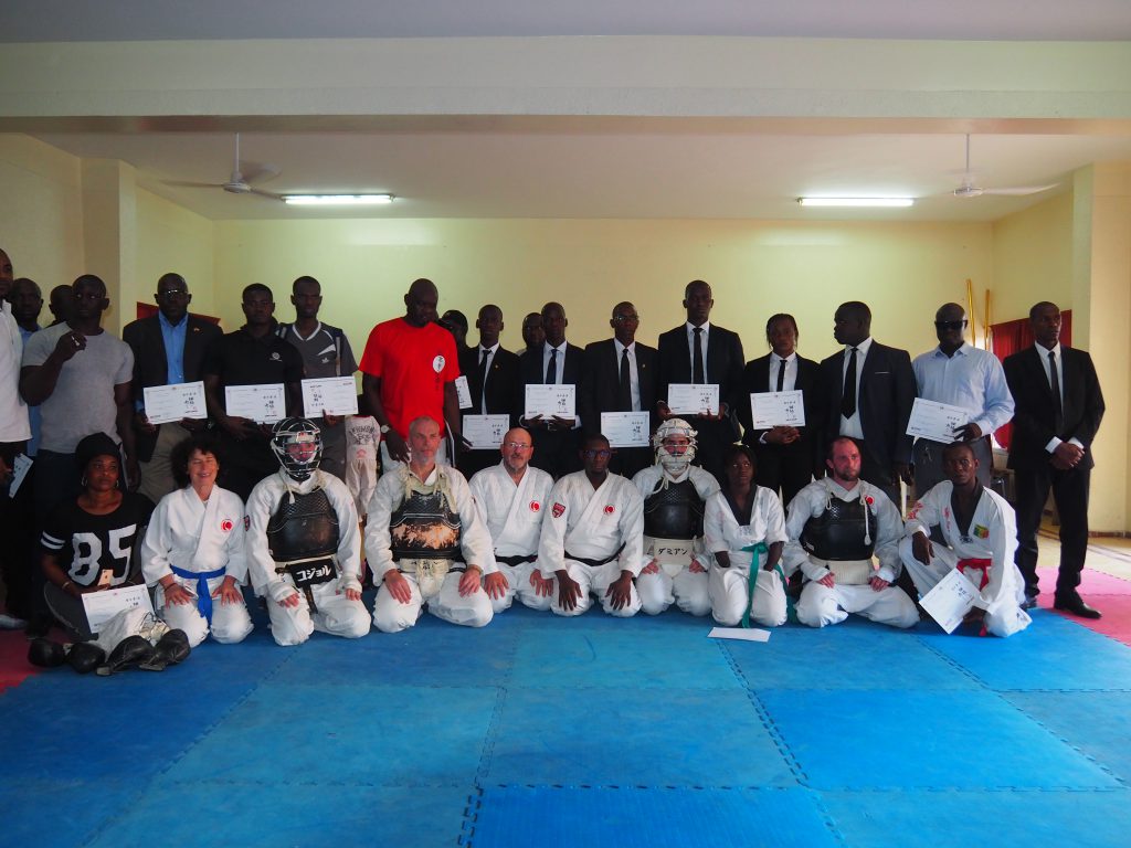photos de Nippon Kempo avec l'équipe de la protection rapprochée du président du Sénégal