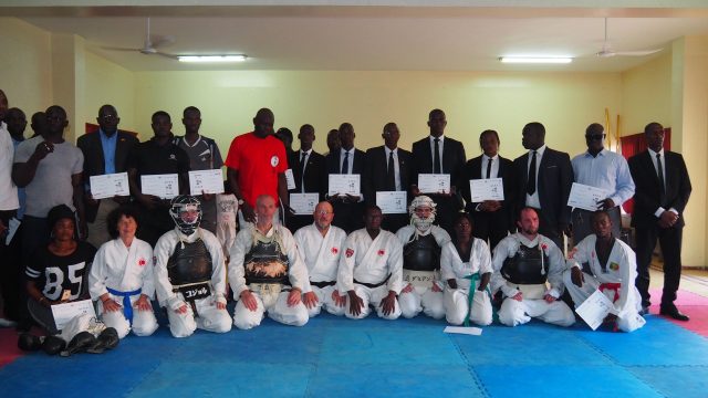 photos de Nippon Kempo avec l'équipe de la protection rapprochée du président du Sénégal