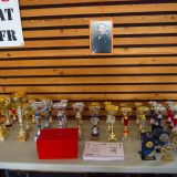 Coupe et diplôme pour les gagnants du 10ième tournoi de Baccarat