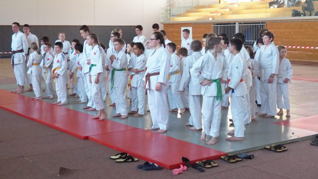Participants enfants pendant le 10ieme tournoi de Nippon Kempo à Baccarat