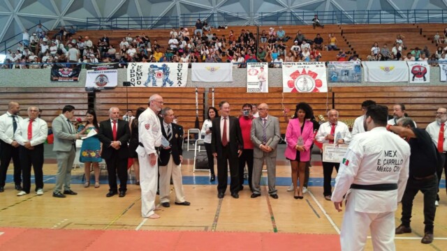 Remise diplome France à Hervé Valentin Nippon Kempo