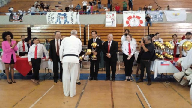 Remise medaille Valentin France Nippon Kempo