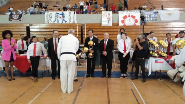 Remise medaille Valentin France Nippon Kempo